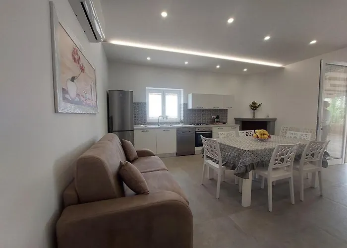 Tropical Palm Villa Monopoli